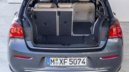 BMW 120d xDrive F20 Facelifting (2015) - tylna kanapa złożona, widok z bagażnika