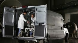 Fiat Ducato III Facelifting Furgon (2014) - tył - bagażnik otwarty