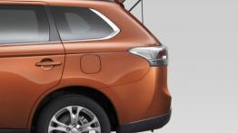 Mitsubishi Outlander III - prawe tylne nadkole