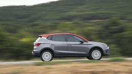 Seat Arona (2017) - prawy bok