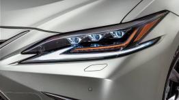 Nowy Lexus ES dotrze do Europy