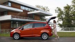 Ford B-MAX - niewielki rodzinny spryciarz