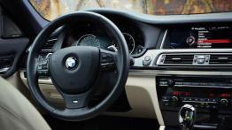 BMW 750d xDrive 381 KM - czego chcieć więcej?