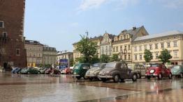 &quot;Myszy&quot; na krakowskim Rynku, czyli Topolino Autoclub Italia w Polsce - Fiat 500