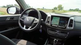 SsangYong Musso Quartz 2.2 D 181 KM - galeria redakcyjna - kokpit