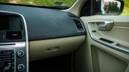Volvo XC60 Facelifting 2.0 D4 181KM - galeria redakcyjna - deska rozdzielcza