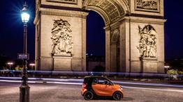 Smart fortwo III (2015) w Paryżu - prawy bok