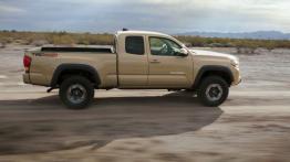 Toyota Tacoma II Facelifting TRD Off-Road Access Cab (2016) - prawy bok