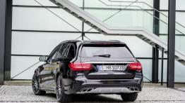 Mercedes klasy C 450 AMG 4MATIC kombi (2016) - widok z tyłu