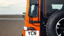 Land Rover Defender Adventure Edition (2015) - tył - inne ujęcie