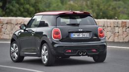Mini John Cooper Works 2015 - widok z tyłu