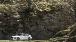 Jaguar XE S Polaris White (2015) - lewy bok