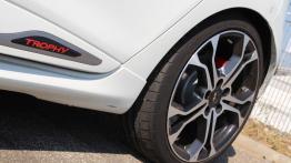 Renault Clio IV R.S. Trophy 220 EDC - galeria redakcyjna - emblemat boczny