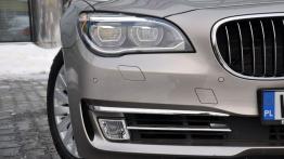 BMW Seria 7 F01 Sedan Facelifting 740d 313KM - galeria redakcyjna - prawy przedni reflektor - wyłącz