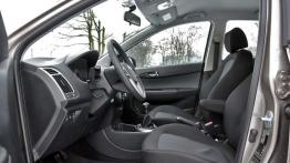 Hyundai i20 Hatchback 5d Facelifting 1.2 DOHC 85KM - galeria redakcyjna - widok ogólny wnętrza z prz