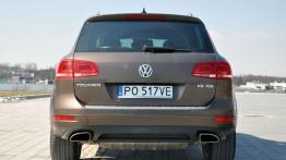 Volkswagen Touareg II SUV 4.2 V8 TDI 340KM - galeria redakcyjna - widok z tyłu