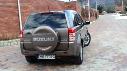 Suzuki Grand Vitara II SUV 5d Facelifting 2012 2.4 VVT 169KM - galeria redakcyjna - widok z tyłu