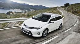Toyota Auris II Hybrid Touring Sports (2013) - widok z przodu
