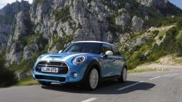 Mini Cooper S 2014 - wersja 5-drzwiowa - widok z przodu