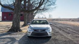 Toyota Camry XLE Facelifting (2015) - widok z przodu