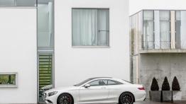 Mercedes S63 AMG Coupe (2014) - lewy bok