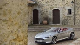 Aston Martin DB9 Facelifting Volante - widok z przodu