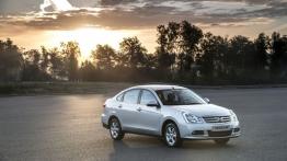 Nissan Almera 2013 - prawy bok