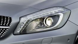 Mercedes A 250 Sport (W176) 2012 - lewy przedni reflektor - włączony