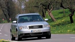 Audi A6 2001 - widok z przodu