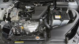 Nissan Rogue - maska otwarta