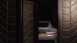Aston Martin DBS 2008 - widok z tyłu