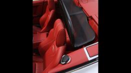 Aston Martin DBS Volante - widok ogólny wnętrza
