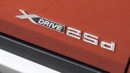 BMW X1 Facelifting - prezentacja w Monachium - emblemat boczny