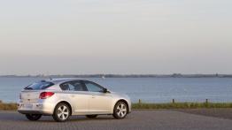 Chevrolet Cruze hatchback ECO-TEC - prawy bok