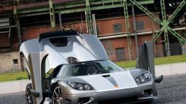 Koenigsegg CCR Edo Competition - przód - reflektory wyłączone