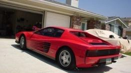 Ferrari Testarossa - lewy bok