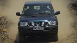 Nissan Patrol 2005 - widok z przodu