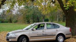 Skoda Octavia II 1.6 Ambiente - galeria redakcyjna - lewy bok