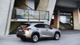 Lexus NX 300h (2014) - widok z tyłu