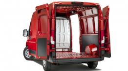 Fiat Ducato III Facelifting Furgon (2014) - tył - bagażnik otwarty