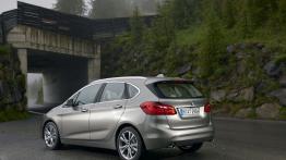 BMW 225i Active Tourer (2014) - widok z tyłu
