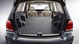 Mercedes GLK Facelifting - tylna kanapa złożona, widok z bagażnika
