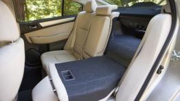 Subaru Legacy VI (2015) - tylna kanapa złożona, widok z boku