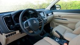 Mitsubishi Outlander III - kokpit