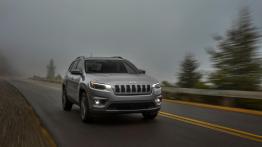 Odświeżony Jeep Cherokee z nowym silnikiem