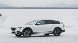 Volvo V90 Cross Country - w hołdzie starszemu rodzeństwu 