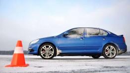 Jak opanować 200 koni na śniegu? - Skoda Octavia