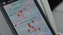 Na prąd, benzynę i ... drewno - jedziemy Toyotą Prius Plug-in po choinkę (Fotostory)