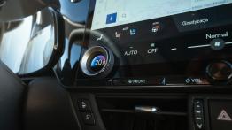 Lexus NX 450h+ E-FOUR Omotenashi nie pozwala sobie na słabości. W końcu znalazłem samochód dla siebie