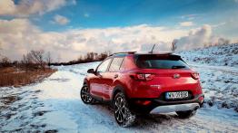 Kia Stonic 1.4 DOHC 100 KM - galeria redakcyjna - widok z tyłu
